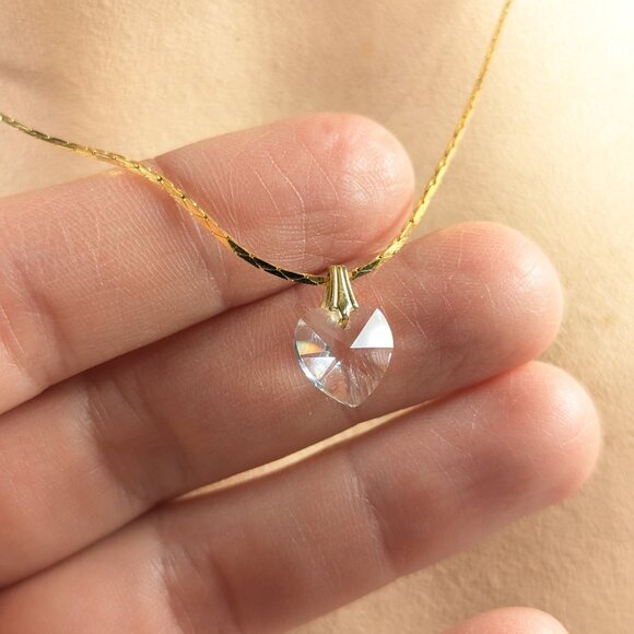 Small crystal heart pendant on gold toned chain, friendship - Picture 7 of 9